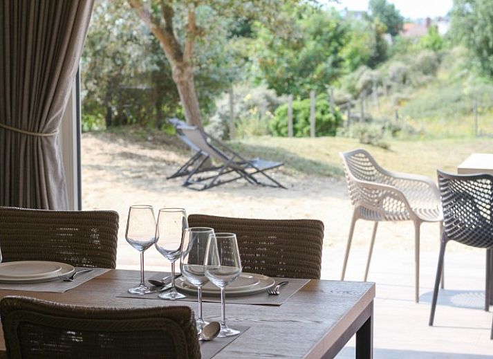 Duinvilla amuZee in Oostduinkerke, ein charmantes Ferienhaus an der belgischen Kueste mit grossem Garten und moderner Architektur.