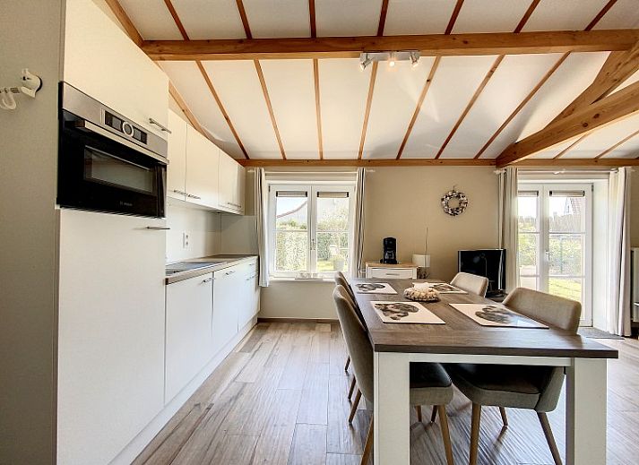 Gemuetliches Wohnzimmer im Fischerhaeuschen 'Duinengolf', Ferienhaus an der belgischen Kueste in Oostduinkerke.