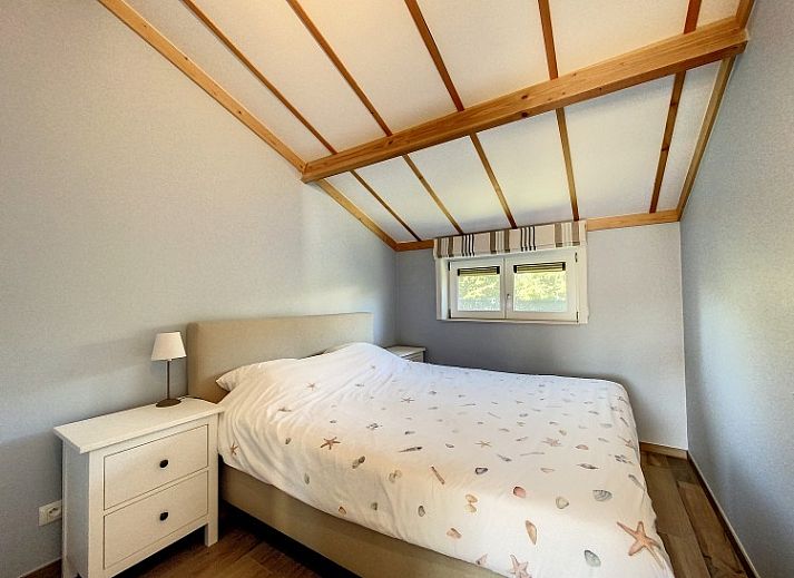 Moderne Kueche und Essbereich im Fischerhaeuschen 'Duinengolf', Ferienhaus in Oostduinkerke, Belgien.