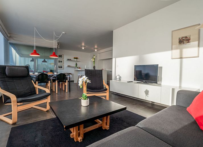 Stijlvolle woonkamer van Appartement Ocean in Oostende, Belgische kust, met modern interieur en ruime zitruimte.