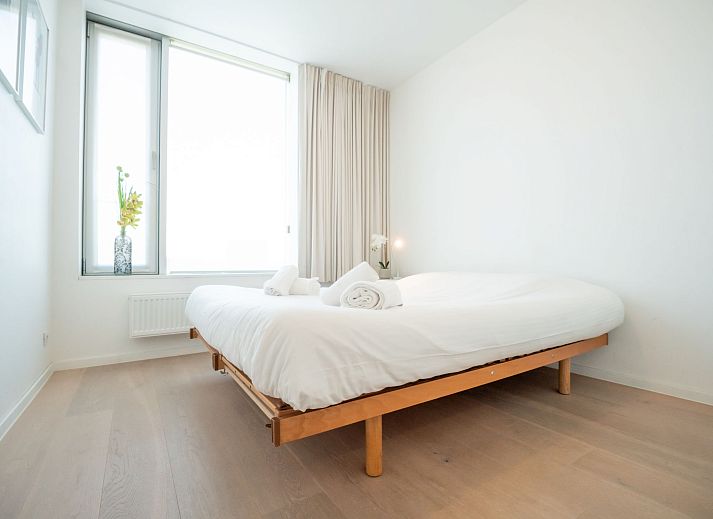 Gezellige eet- en zithoek in Appartement Ocean, Oostende, Belgische kust. Geniet van comfort en licht in dit moderne vakantieappartement.