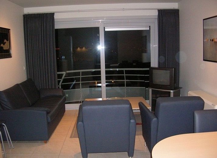 Zwembad bij Residentie Zeezicht, Oostende, vakantieappartement aan de Belgische kust met zonnig terras.