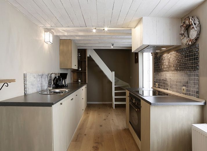 Lichte zithoek in De Zeester appartement in Oostende met toegang tot terras aan de Belgische kust.