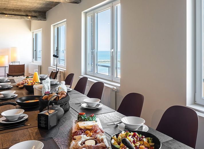 Stijlvolle woonkamer met zeezicht in Logeren met zeezicht, Oostende, Belgische kust appartement.