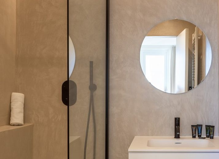 Contactgegevens en kenmerken van Logeren met zeezicht, luxe appartement in Oostende, Belgische kust.