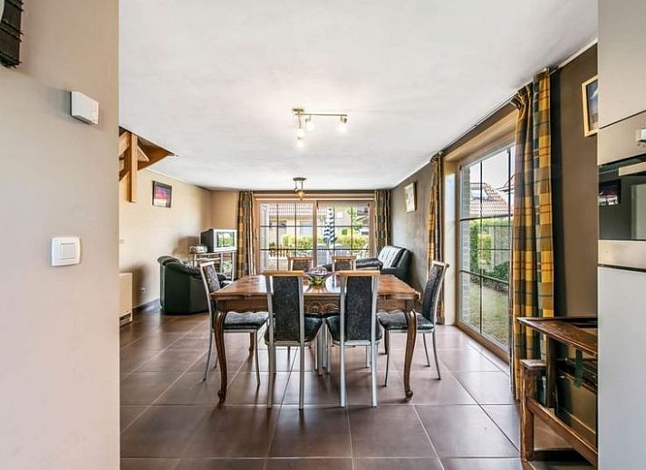 Charmantes Ferienhaus PAPAVER - LD 384744 in Adinkerke, De Panne an der belgischen Kste, mit einem einladenden Eingang und gepflegter grner Hecke.