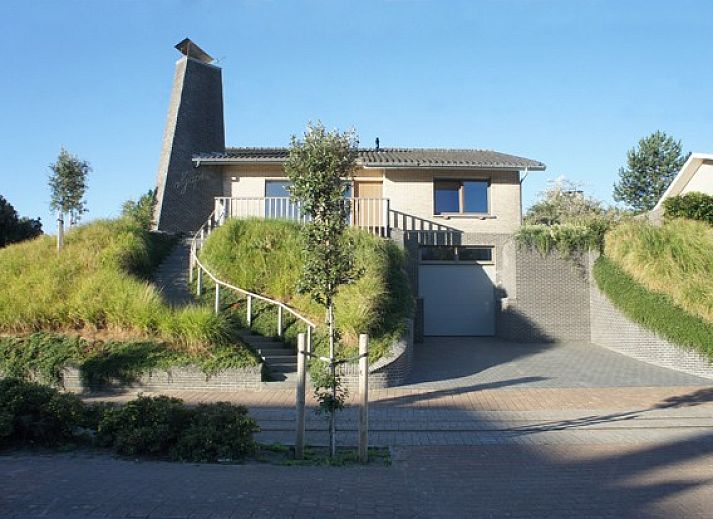 Geniessen Sie eine sonnige Terrasse in Duinvilla Aljapi, einem Ferienhaus in De Panne an der belgischen Kueste.