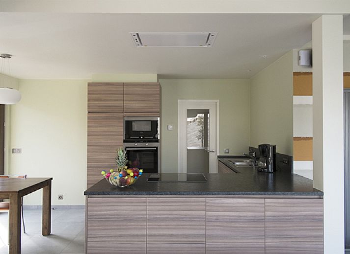 Geniessen Sie eine sonnige Terrasse in Duinvilla Aljapi, einem Ferienhaus in De Panne an der belgischen Kueste.