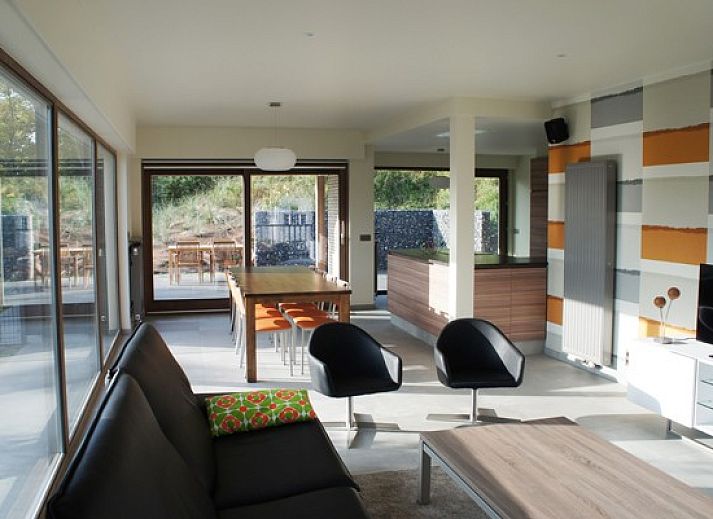 Geniessen Sie eine sonnige Terrasse in Duinvilla Aljapi, einem Ferienhaus in De Panne an der belgischen Kueste.