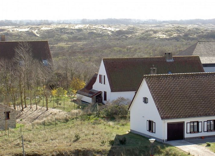 Comfortable indoor space with dining and sitting area in 't Lange Lis apartment, De Panne, Belgium.
