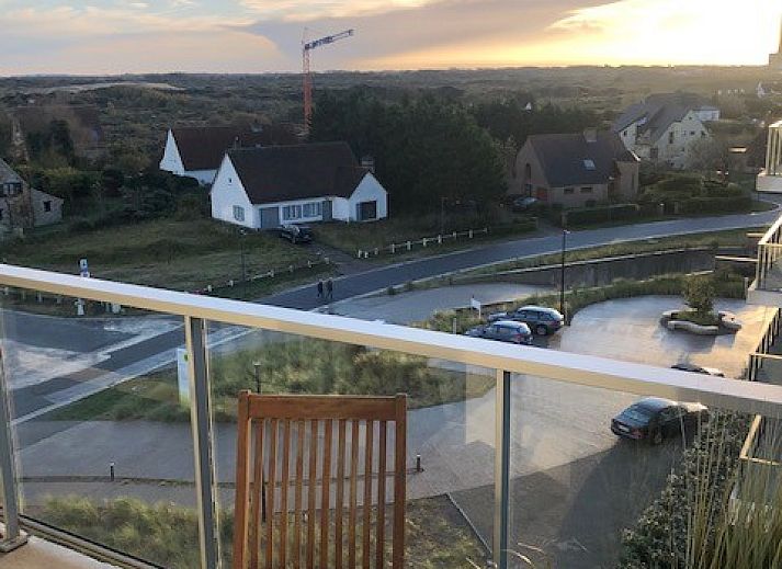 Comfortable indoor space with dining and sitting area in 't Lange Lis apartment, De Panne, Belgium.