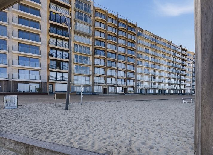 Stilvoller Essbereich in der geliebten De Panne Wohnung mit klaren Linien und minimalistischem Design in De Panne.