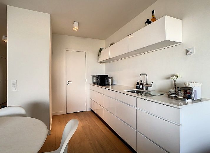 Spacious living room with sea view in Apartment 'Duinroos' De Panne, Belgian coast