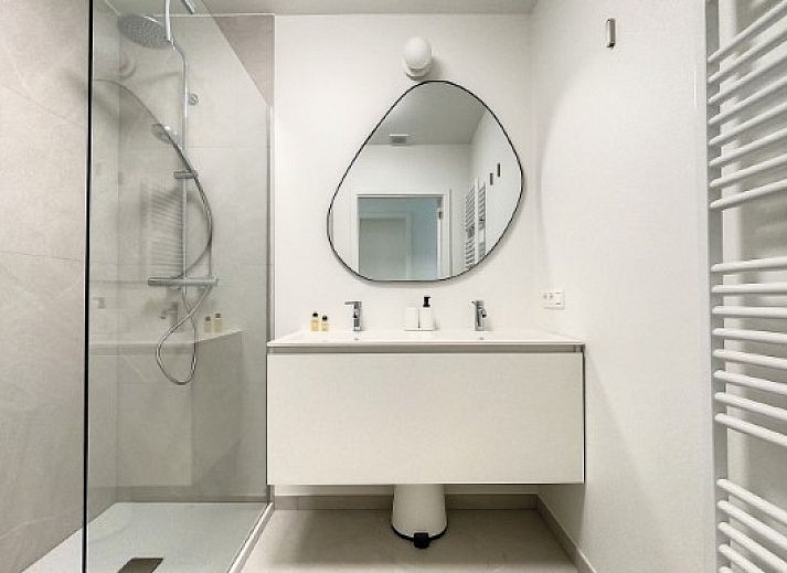 Stylish dining area in Apartment 'Asterias', De Panne, overlooking the city.