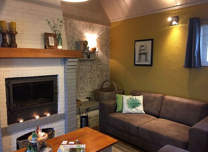 Entspannen Sie sich auf der Terrasse des Ferienhauses Windekind mit Blick auf die Felder in De Panne an der belgischen Kueste, mit bequemen Sitzgelegenheiten und Blick auf den Garten.