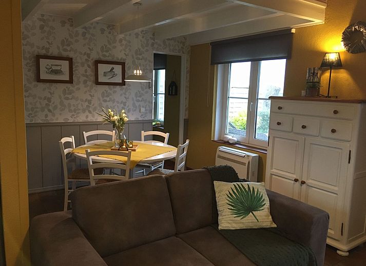 Gemuetliches Dachgeschosszimmer im Ferienhaus Windekind, De Panne, belgische Kueste, mit gemuetlichem Schlafplatz und Holzinterieur fuer einen entspannten Aufenthalt.