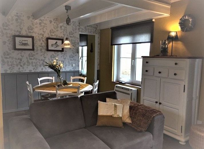 Gemuetliches Dachgeschosszimmer im Ferienhaus Windekind, De Panne, belgische Kueste, mit gemuetlichem Schlafplatz und Holzinterieur fuer einen entspannten Aufenthalt.