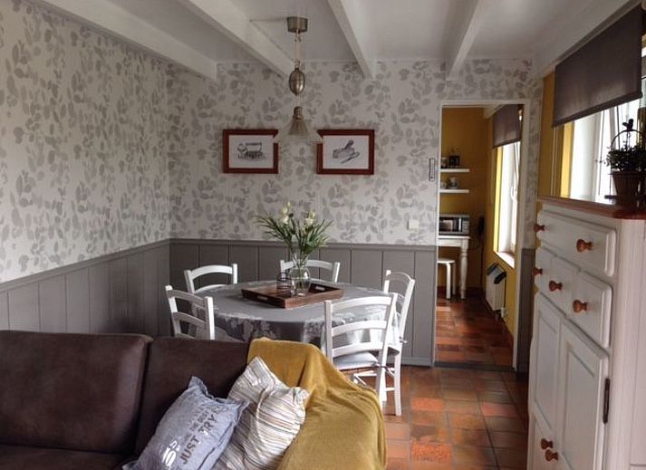 Gemuetliches Dachgeschosszimmer im Ferienhaus Windekind, De Panne, belgische Kueste, mit gemuetlichem Schlafplatz und Holzinterieur fuer einen entspannten Aufenthalt.