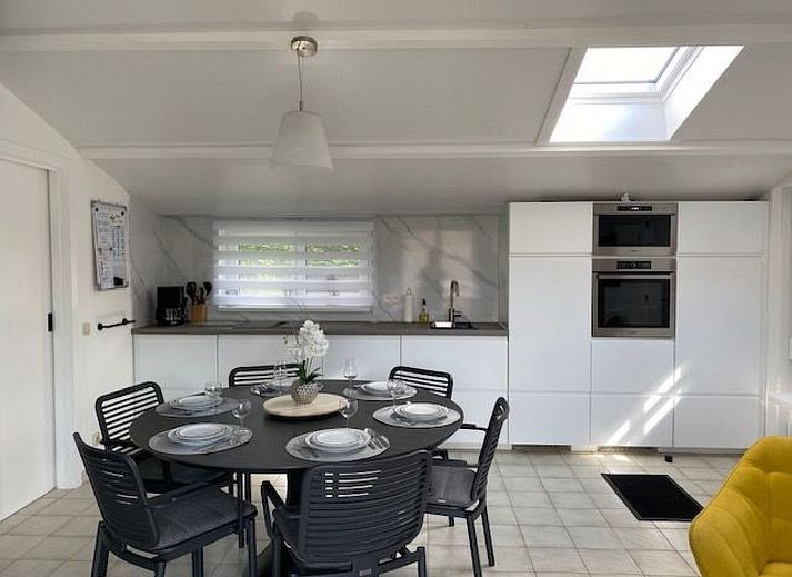 Geniessen Sie die Sonne auf der Terrasse des Ferienhauses Jonathan Livingston Moewe Ferienhaus in De Panne an der belgischen Kueste.