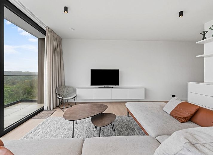 Penthouse 'Ter Elst' in De Panne, Belgian coast: Luxury apartment with panoramic views of nature from the modern living space.