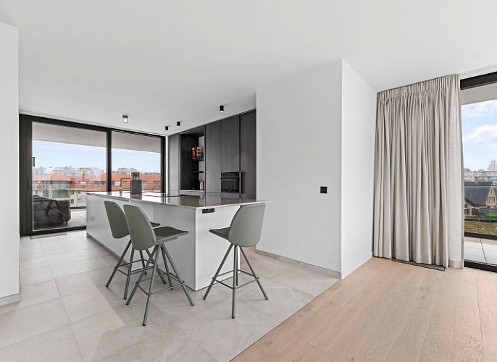Penthouse 'Ter Elst' in De Panne, Belgian coast: Luxury apartment with panoramic views of nature from the modern living space.