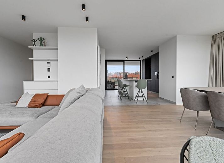 Modern kitchen in Penthouse 'Ter Elst', a luxury apartment in De Panne on the Belgian coast with a view of the city.