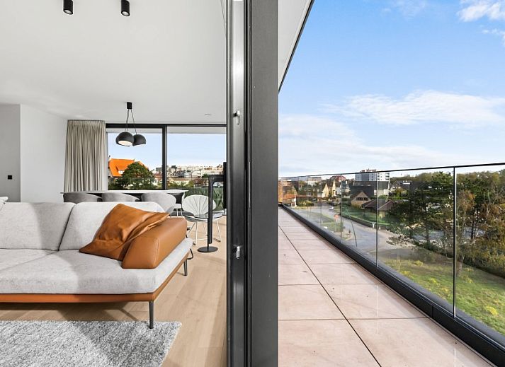 Modern kitchen in Penthouse 'Ter Elst', a luxury apartment in De Panne on the Belgian coast with a view of the city.
