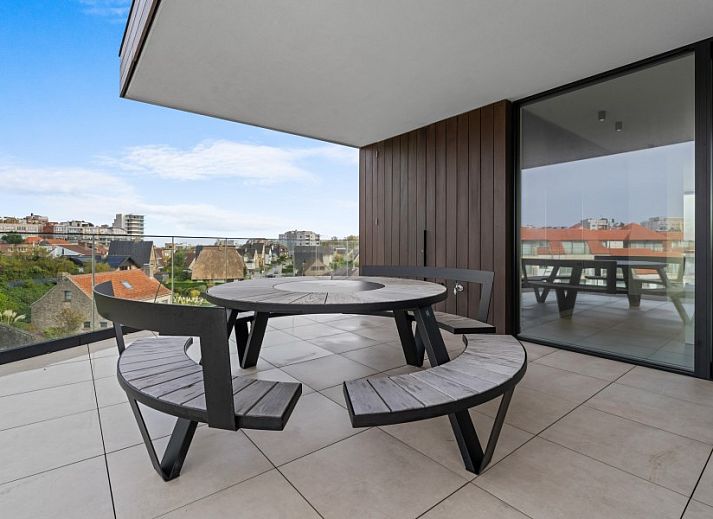 Modern kitchen in Penthouse 'Ter Elst', a luxury apartment in De Panne on the Belgian coast with a view of the city.