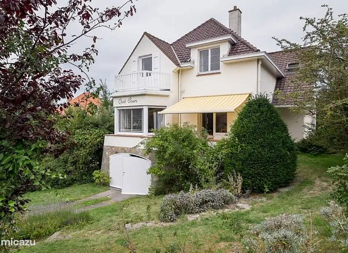 Das Ferienhaus "Quiet Corner" in De Panne an der belgischen Kueste, umgeben von einem gruenen Garten und einer charmanten Terrasse, laedt zu einem entspannten Aufenthalt ein.