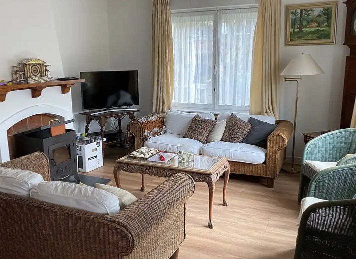 Das Ferienhaus "Quiet Corner" in De Panne an der belgischen Kueste, umgeben von einem gruenen Garten und einer charmanten Terrasse, laedt zu einem entspannten Aufenthalt ein.