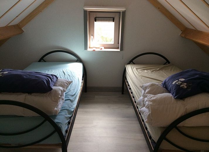 Charmant Vissershuisje in Wenduine, Belgische kust. Vakantiehuis met rode dakpannen en groene tuin.