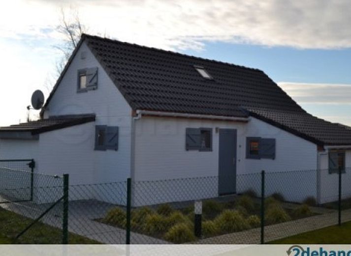 Gemuetliches Esszimmer im Vissershuisje59, Ferienhaus in Wenduine, belgische Kueste mit moderner Kueche.
