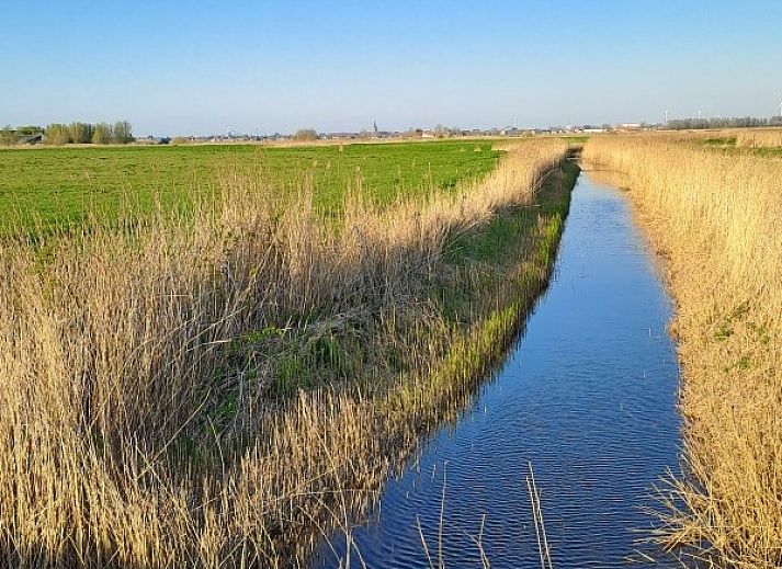 Gezellige zithoek in Vakantieverblijf Wenduine, stacaravan in Wenduine, Belgische kust, met comfortabele banken.