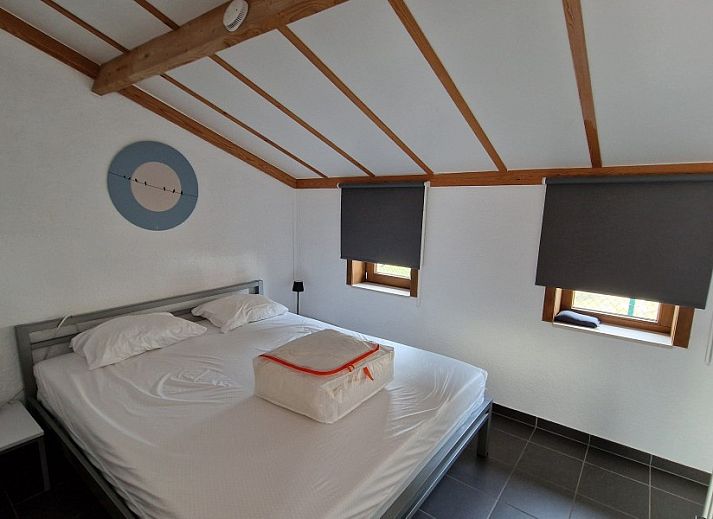 Vissershuisje 89 in Wenduine, sfeervol vakantiehuis bij avondlicht aan de Belgische kust.