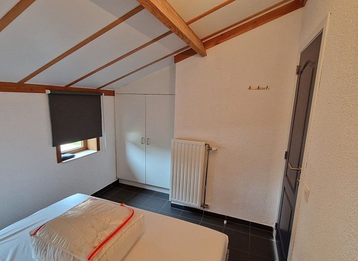 Vissershuisje 89 in Wenduine, sfeervol vakantiehuis bij avondlicht aan de Belgische kust.