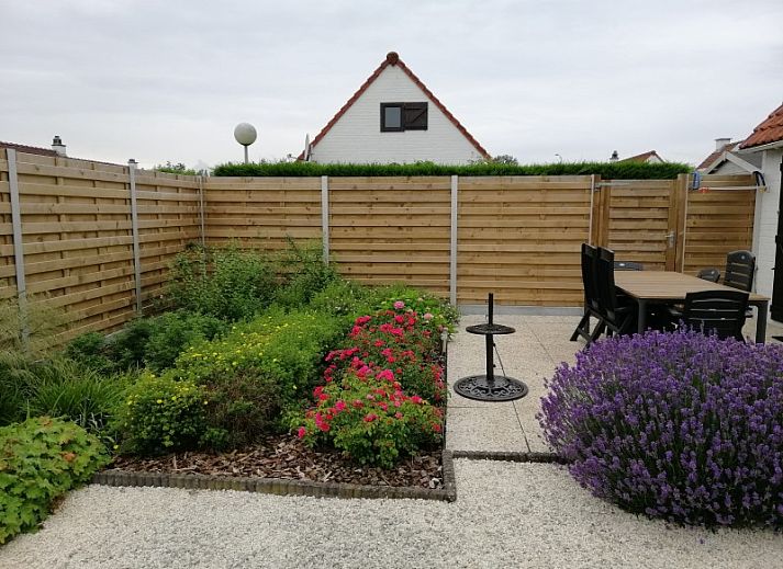 Modernes Badezimmer im Ferienhaus Duinendaele 272, Adinkerke, De Panne, belgische Kueste.