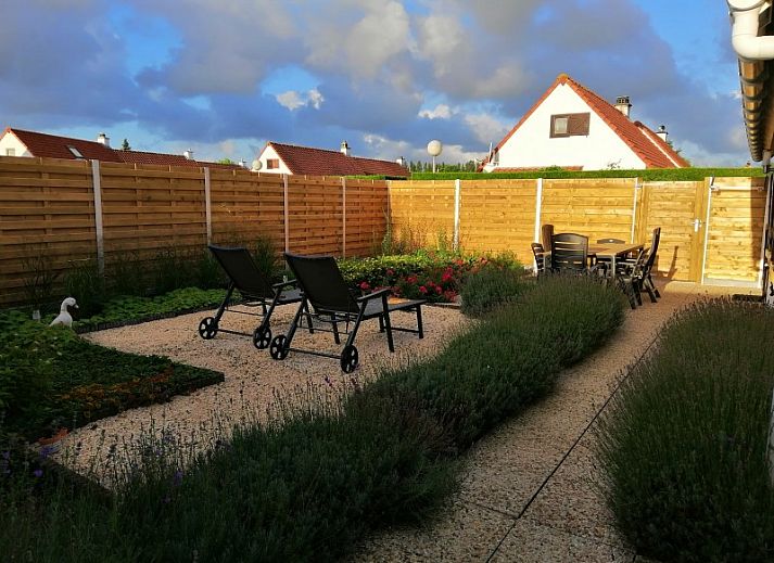 Modernes Badezimmer im Ferienhaus Duinendaele 272, Adinkerke, De Panne, belgische Kueste.