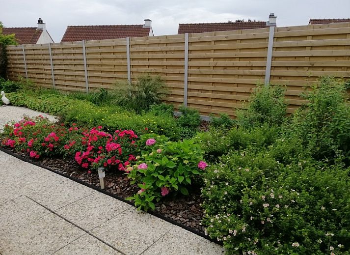 Modernes Badezimmer im Ferienhaus Duinendaele 272, Adinkerke, De Panne, belgische Kueste.