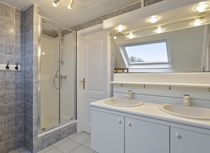 Street scene near Maison Lambic apartment in De Panne, Belgian coast, with charming local stores.