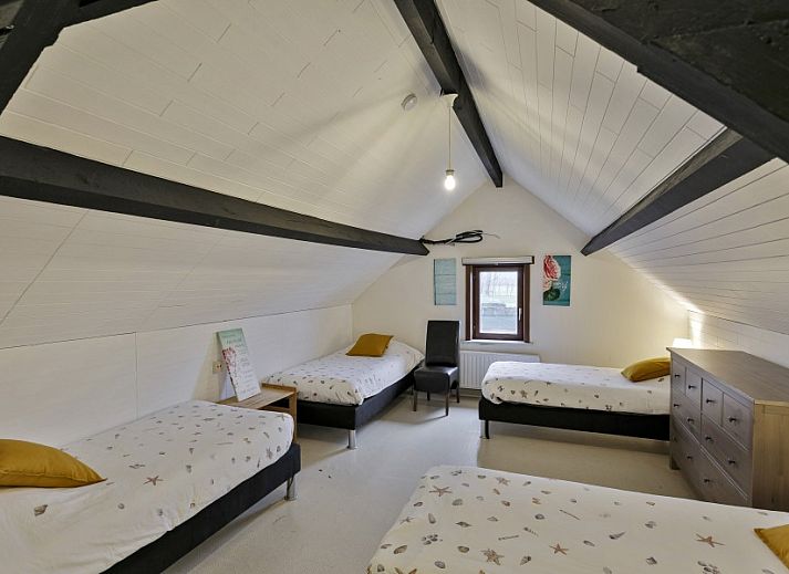 Comfortable sitting area in Maison Lambic apartment, De Panne, Belgian coast, with lots of natural light.
