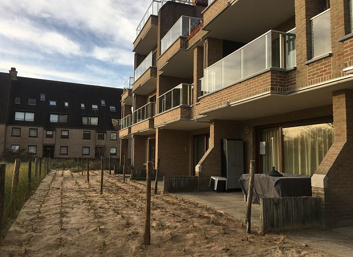 Modern kitchen in Zonneblik aan zee apartment in De Panne, ideal for a vacation on the Belgian coast.