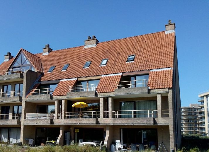 Modern kitchen in Zonneblik aan zee apartment in De Panne, ideal for a vacation on the Belgian coast.