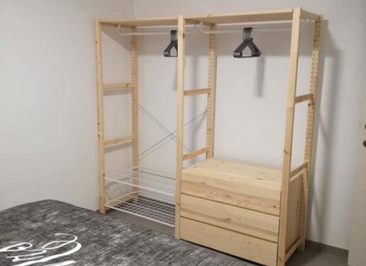 Avondzicht op 't Moerenzicht vakantiehuis en speeltuin in Westhoek, West-Vlaanderen.