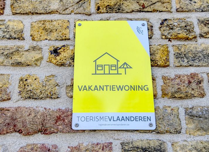 Comfortabele slaapkamer met meerdere bedden in 't Moerenzicht vakantiehuis, Westhoek, West-Vlaanderen.