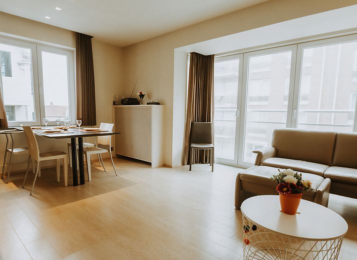 Stylish dining space in Apartment Goethe, De Haan, Belgian coast. Enjoy a modern indoor space close to the beach.