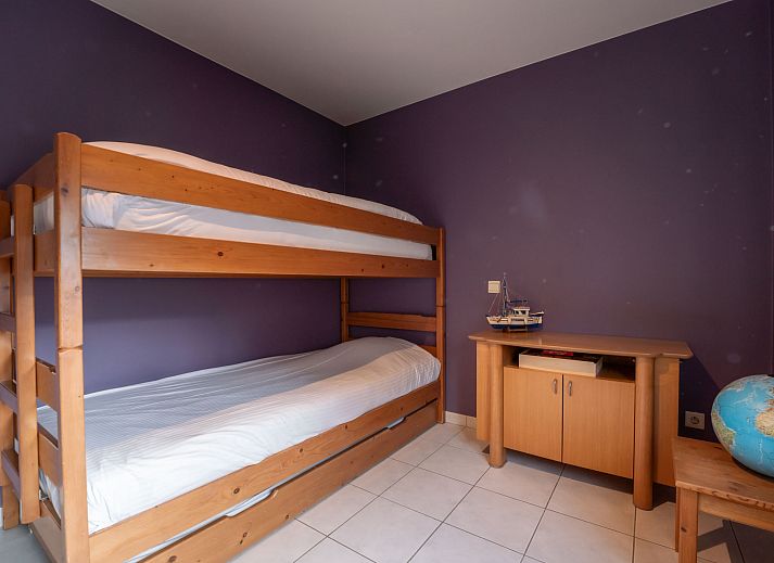 Gezellige woonkamer van Appartement Flipper nearby the beach in De Haan, Belgische kust, met moderne inrichting en veel natuurlijk licht.