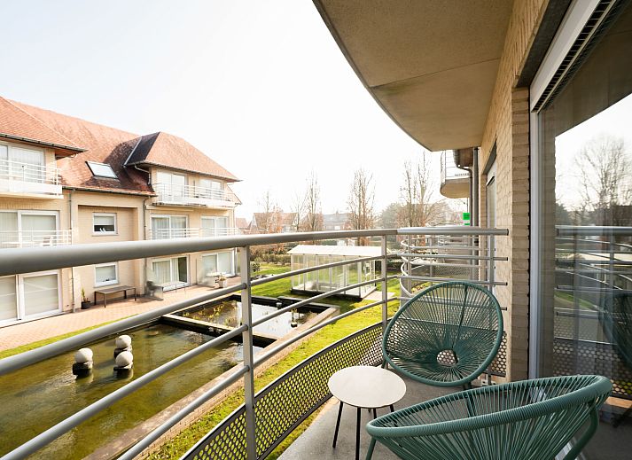 Geniet van het uitzicht vanaf het balkon van Appartement Green Garden in De Haan, Belgische kust, ideaal voor een ontspannen vakantie.