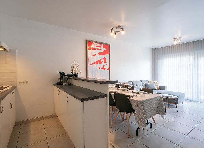 Gezellige woonkamer van Appartement Green Garden in De Haan, Belgische kust, met stijlvolle inrichting en comfortabele zitruimte.