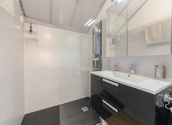 Appartement La Bella Vita in De Haan, Belgische kust biedt comfortabele accommodaties met privebalkons en een gedeeld zwembad.