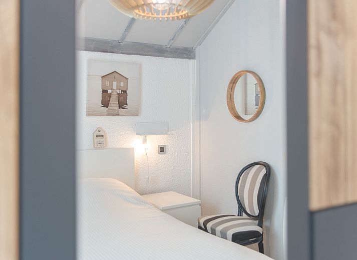 Sfeervolle slaapkamer in Appartement La Bella Vita, De Haan, Belgische kust. Comfortabel verblijf met modern interieur en rustgevende ambiance.